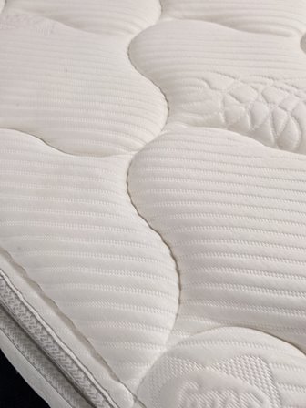 Sealy Nostromo mattress with pillowtop layer
